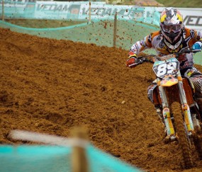 开云体育登录-霍勒迪关键进球定乾坤，骑士全面压制黄蜂