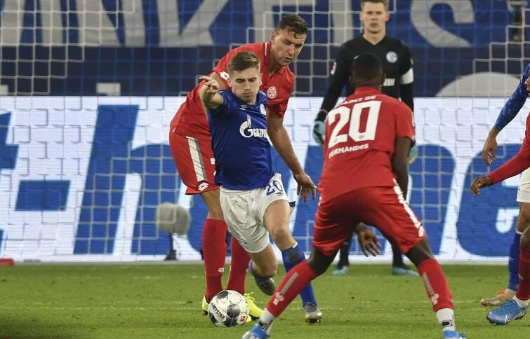 沙尔克连胜被终结,情况变得不利 沙尔克连胜被终结,情况变得不利