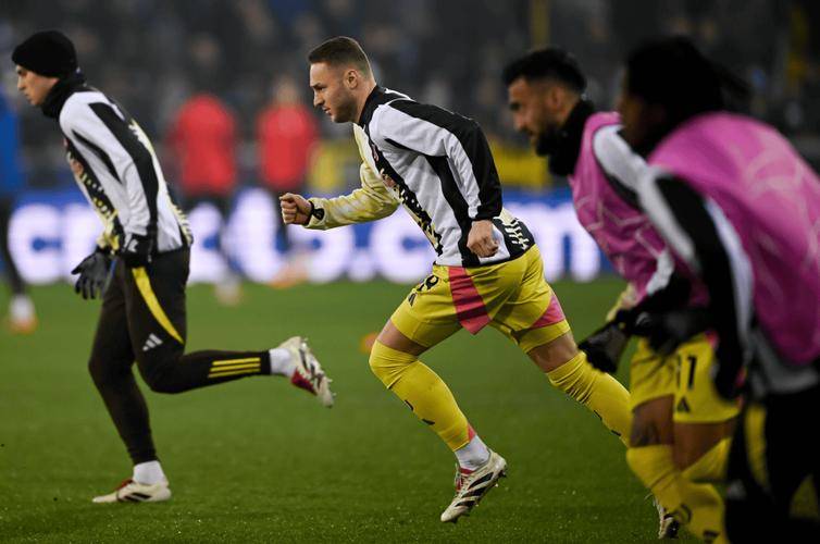 那不勒斯客场苦战,士气饱受打击 那不勒斯客场苦战,士气饱受打击