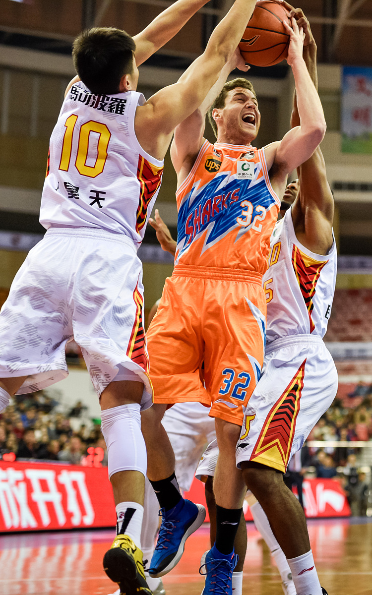 辽宁队在最新一轮比赛中取得胜利,状态火热 辽宁队在最新一轮比赛中取得胜利,状态火热