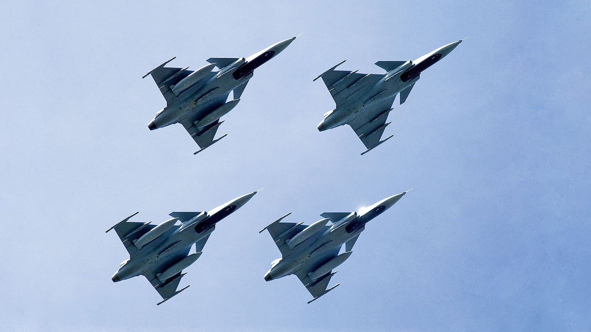 赛道与球场,F1街道赛焦点战与雄鹿鏖战上海队的双重奏