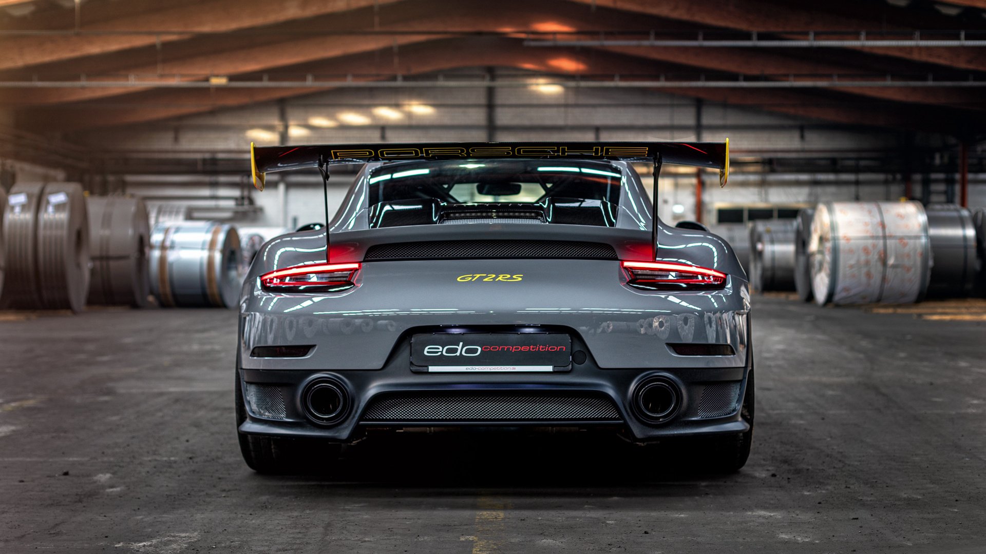 赛道与球场,F1街道赛焦点战与雄鹿鏖战上海队的双重奏